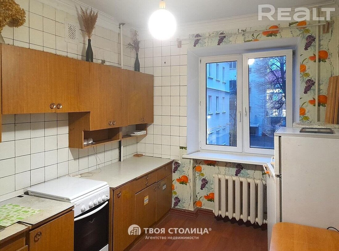 В центре Минска сохранились дома, как с советской открытки. Посмотрели, что тут сейчас продается