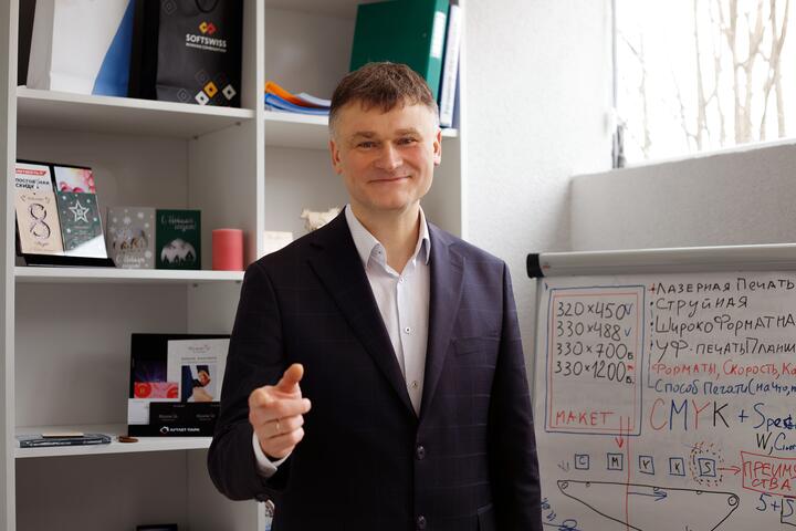 ФОТО: «Люди хотят быстро, мало и красиво». Что происходит на рынке полиграфии после санкций и прихода ИИ