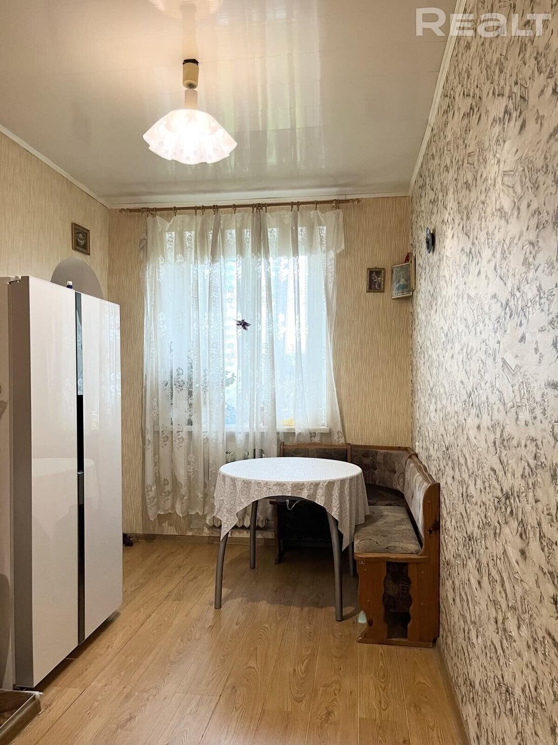 Эти минские дома были парадными воротами в закрытый военный городок. Что здесь сейчас продается?