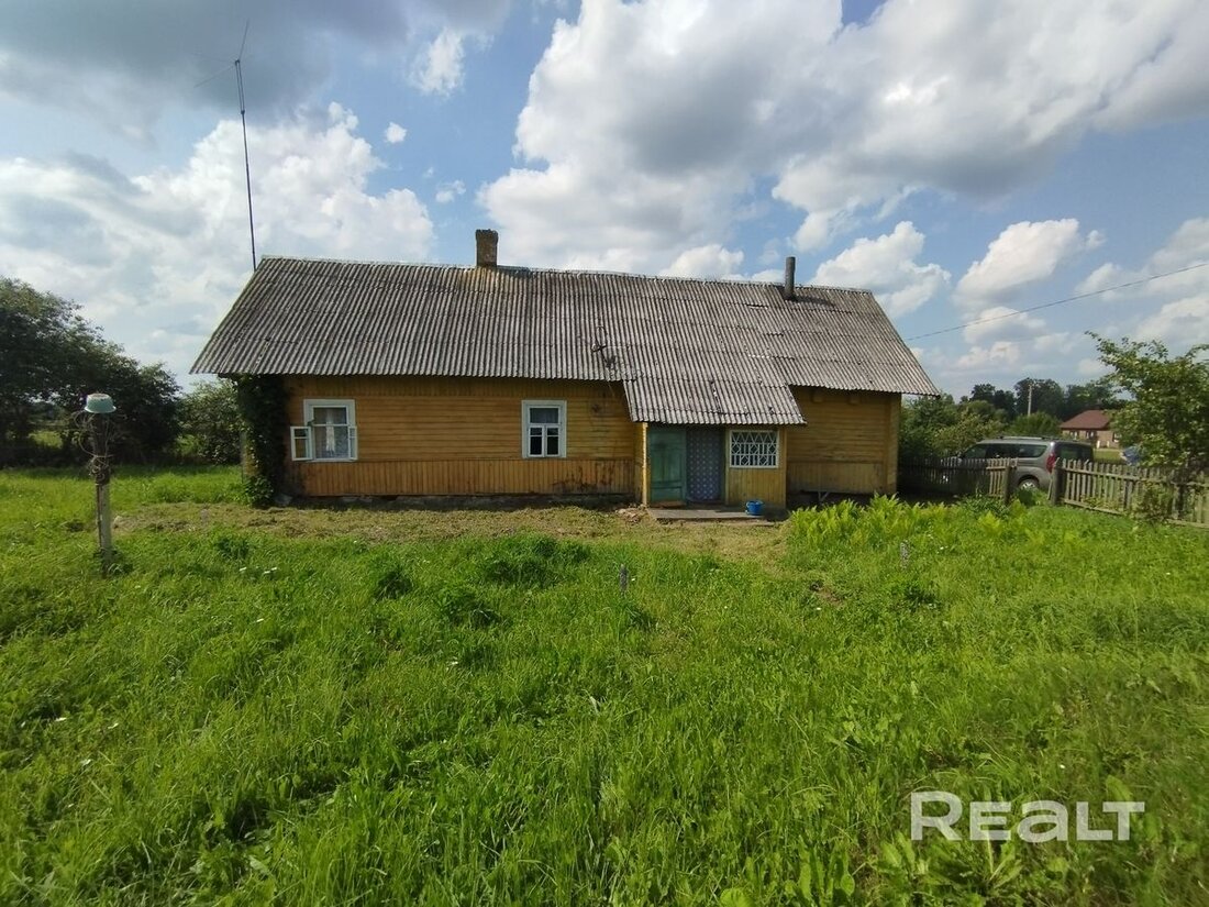 Дома в деревне под дачу до 5 тысяч долларов. Смотрим хорошие варианты в часе езды от Минска