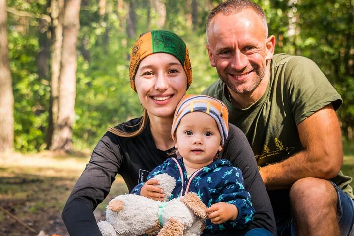 ФОТО: «Мы хотим, чтобы люди умели выживать на природе». Двое белорусов полюбили активный отдых, а теперь организуют семейные походы и учат скалолазанию