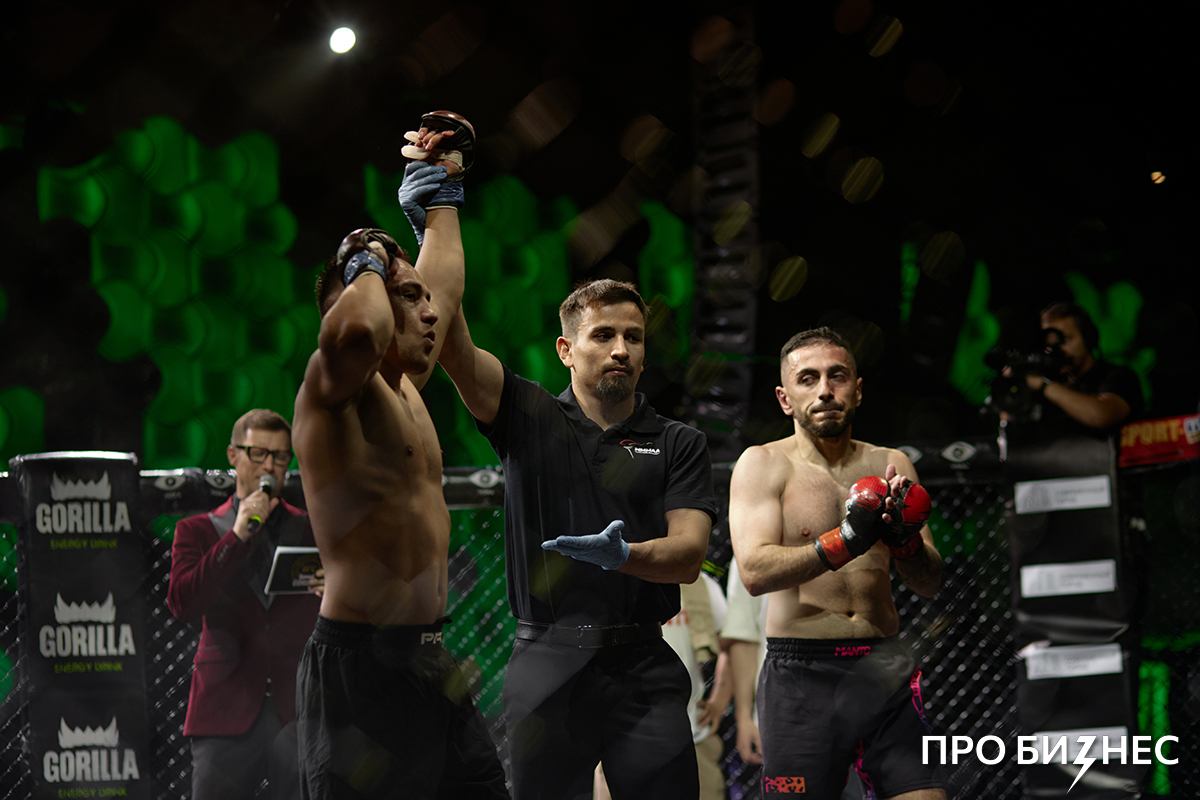 «Я кладу Зулу в багажник, и мы едем через границу болотами, а ты встречай». Как зарабатывают в Беларуси организаторы боев без правил