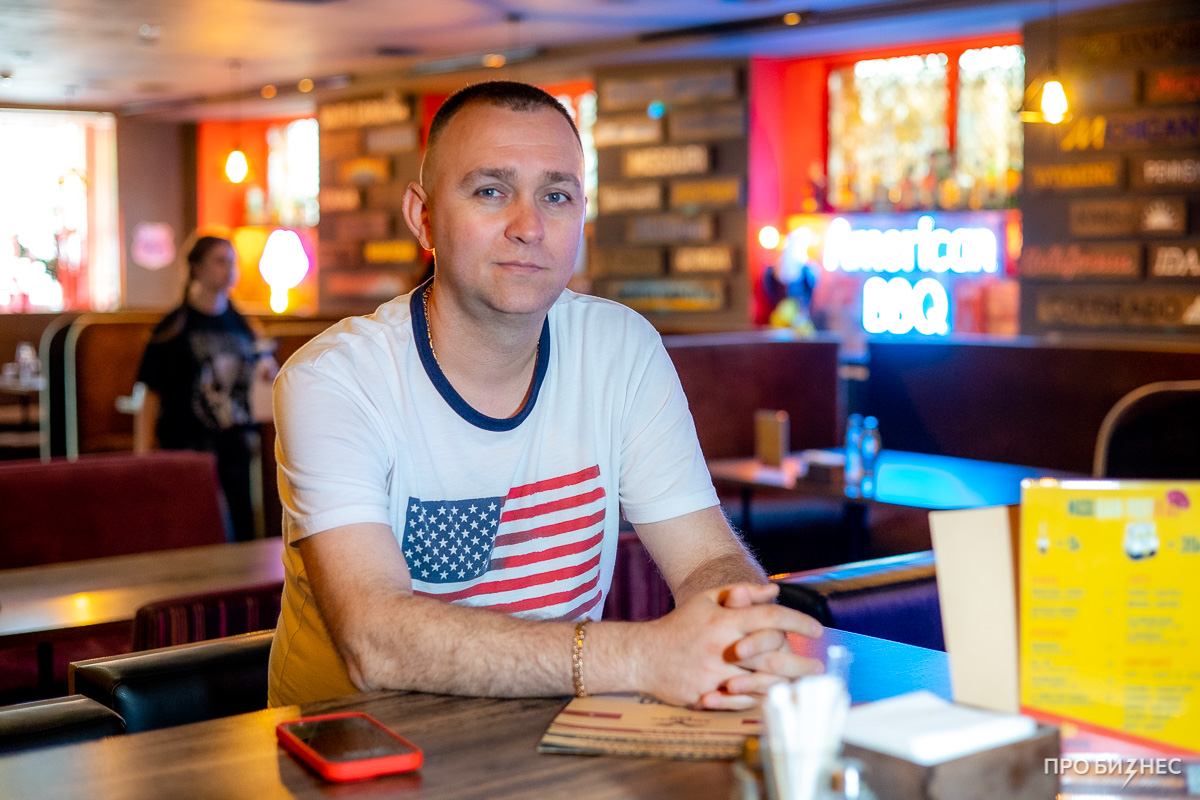 «Для того, чтобы заработать, все нужно делать самому». Владелец паба «American BBQ» — о культуре бизнеса в США и Беларуси