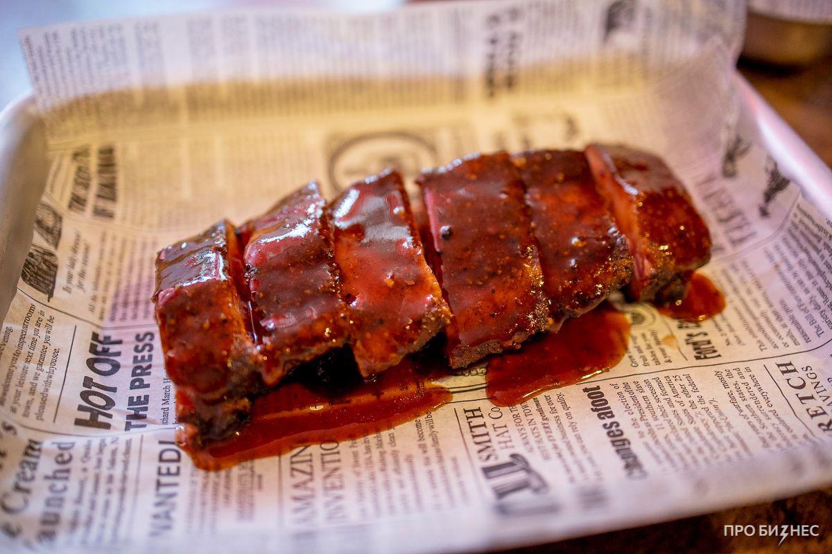 «Для того, чтобы заработать, все нужно делать самому». Владелец паба «American BBQ» — о культуре бизнеса в США и Беларуси