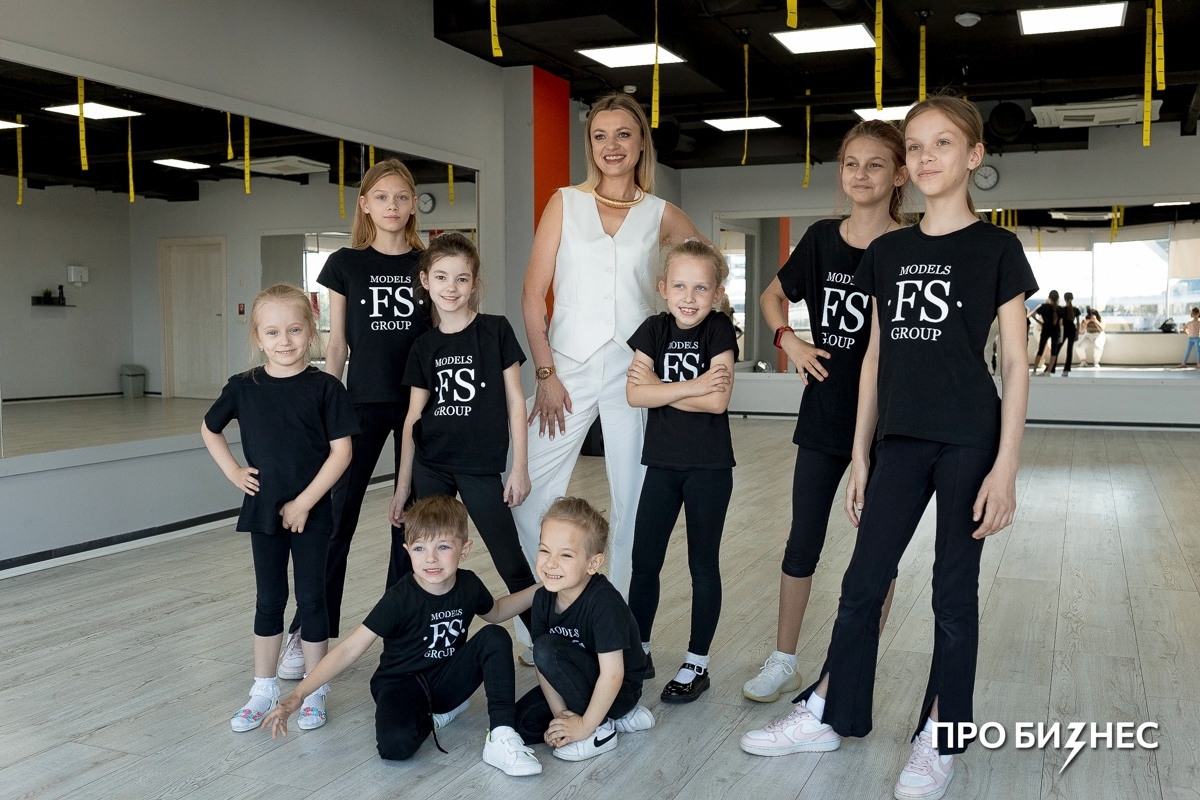 «Свой бизнес я открыла без вложений, за 7 лет ни разу не уходила в минус». Борисовчанка руководит школами с модельным уклоном для детей