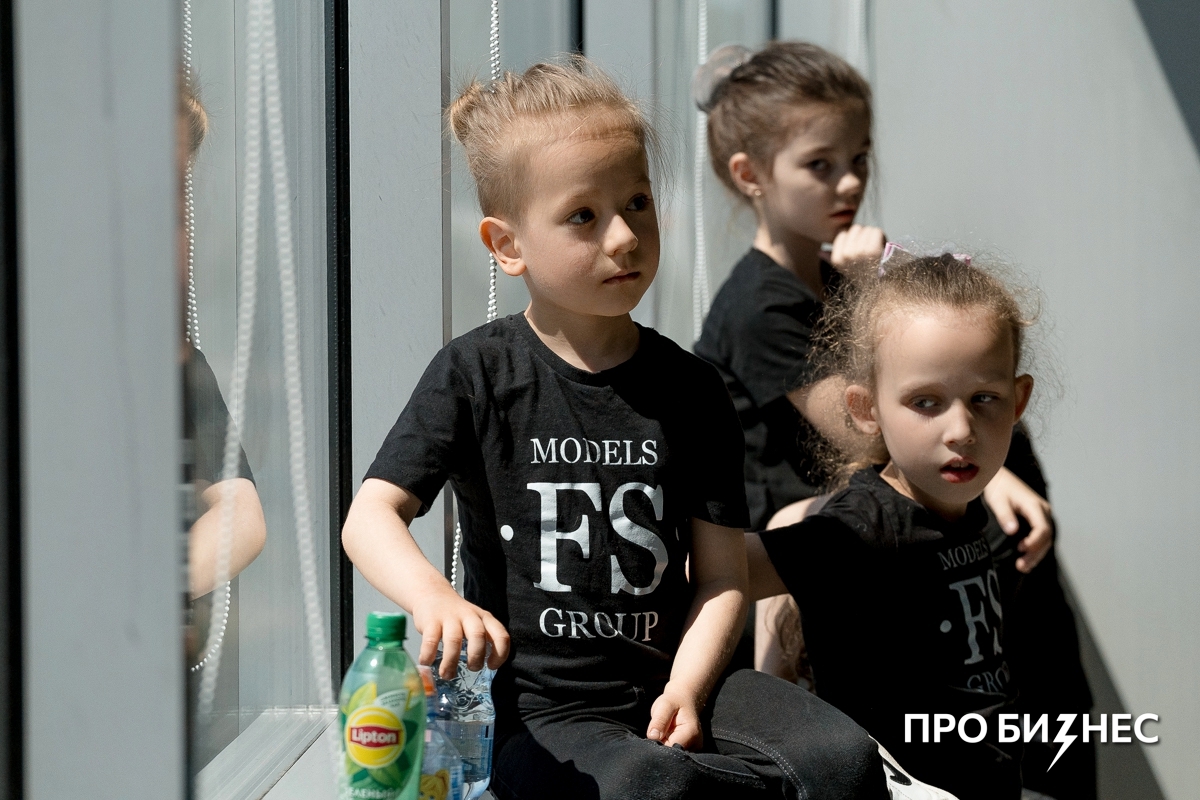 «Свой бизнес я открыла без вложений, за 7 лет ни разу не уходила в минус». Борисовчанка руководит школами с модельным уклоном для детей