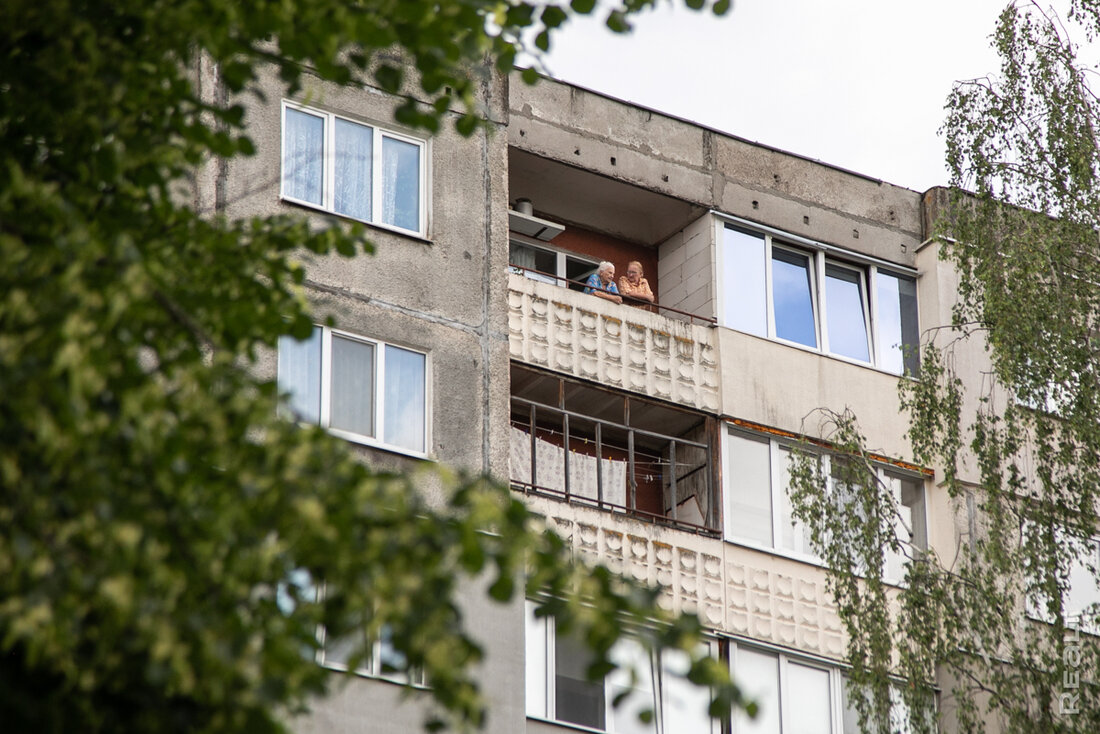 «Косули ходят практически у подъезда». Как живется в многоэтажках в поселке Лесном под Минском