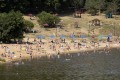 Погода в СНГ: казахстанцы спасаются от зноя на водоемах, в Кыргызстане из-за жары зацвела сурепка