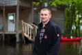 Бросил пить, уехал на Байкал в сланцах, восстанавливает дом деда. Удивительная история парня с Полесья