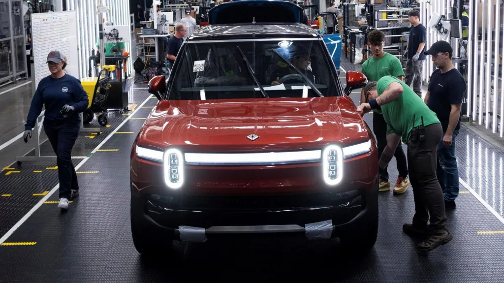 Источник: bbc.com Volkswagen инвестирует $ 5 млрд в конкурента Tesla, а Apple ненадолго превзошла Microsoft в качестве самой дорогой компании в мире. Новости мирового бизнеса за июнь