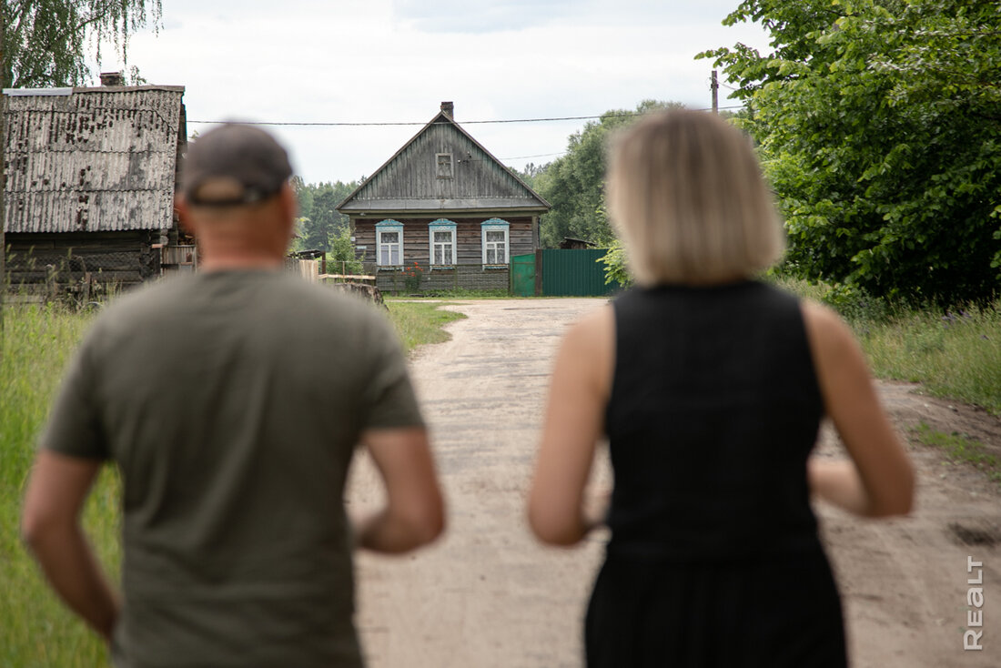 Хата не прадаецца. Бизнес-леди из Минска строит дом в деревне прадеда и создает сайт с ее историей