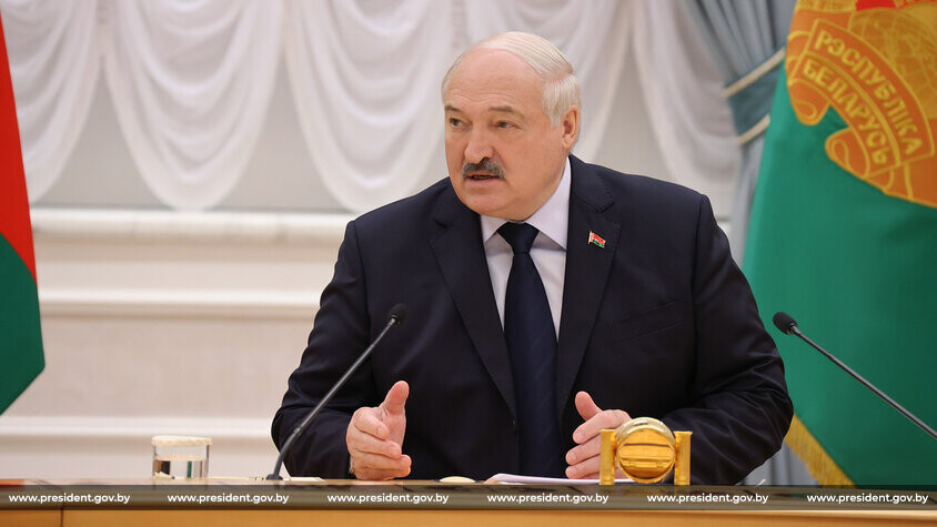 Лукашенко поручил восстановить электроснабжение в Гомельской области до завтра