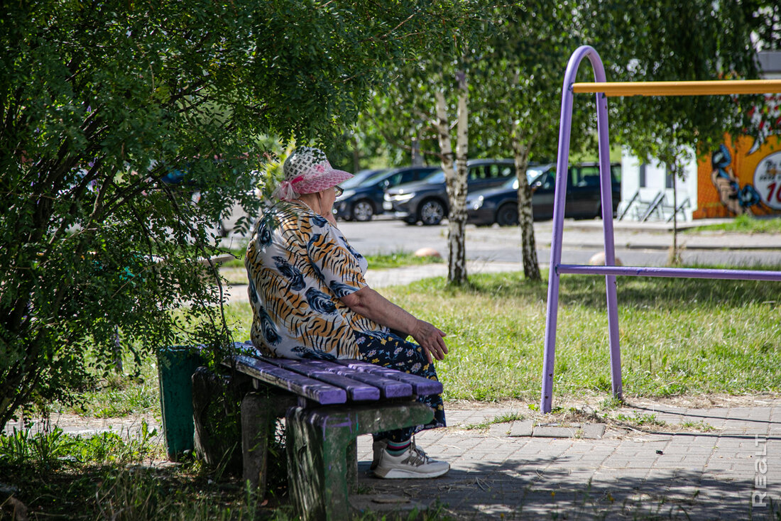 «Об этом месте мало кто знает». Как живется в панельках у озера возле Каменной Горки
