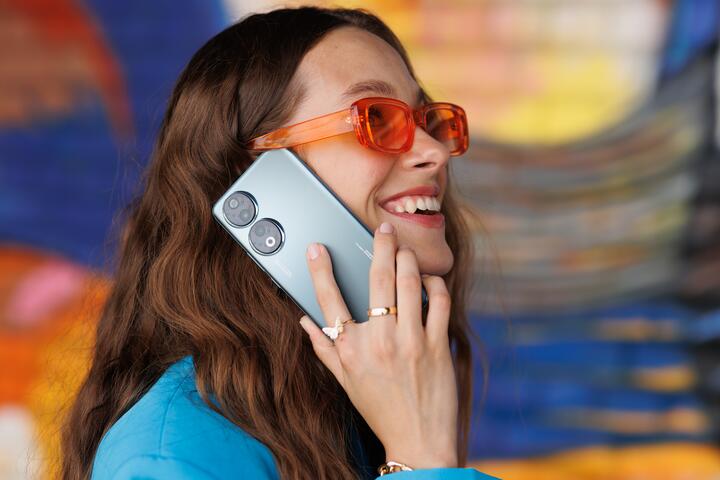ФОТО: Флагман по честной цене. Каким получился смартфон HONOR 90