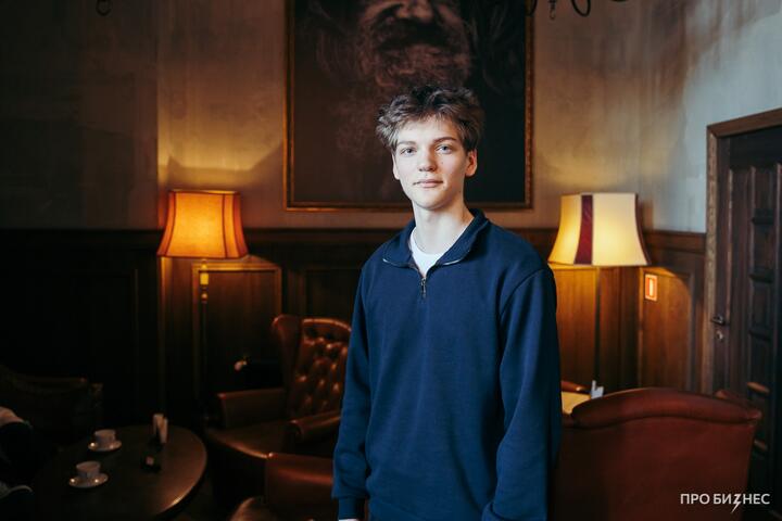 ФОТО: «Из колледжа меня отчислили, но он мне и не нужен». Как два друга зарабатывают на перепродаже товаров из Китая