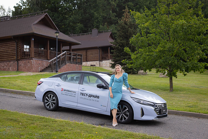 Проверено на себе. Леди-босс протестировала гибридный седан Nissan Sylphy