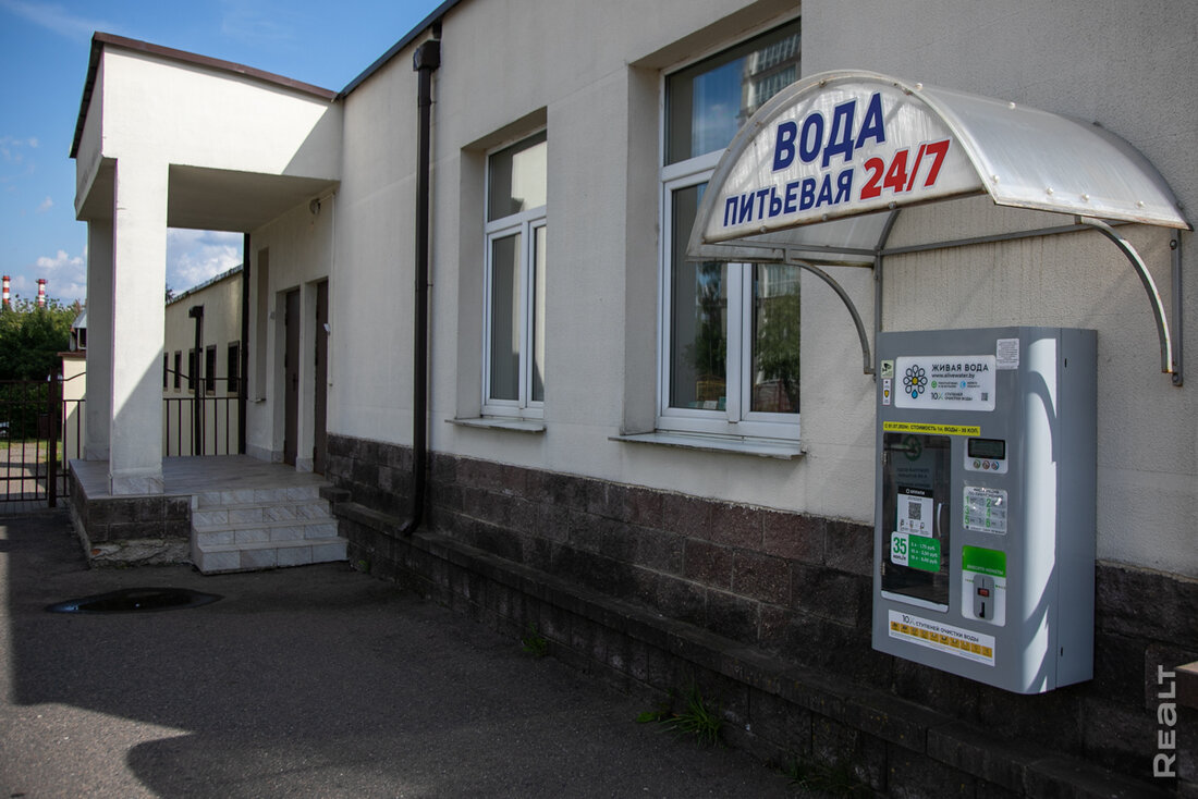 «Квартиры тут покупали айтишники из России». Как живется в высотках у бывшего Червенского рынка