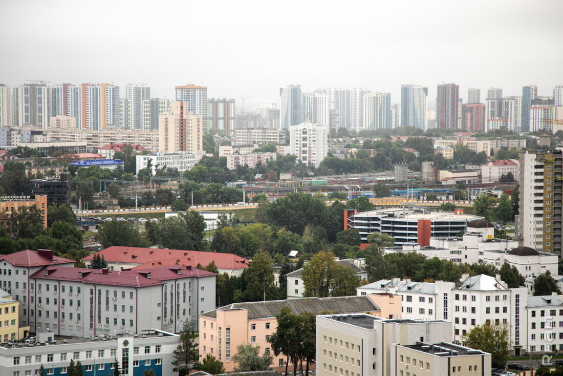 «На стройке работает более 100 человек». Посмотрели, какие виды открываются с новой высотки на Дзержинского