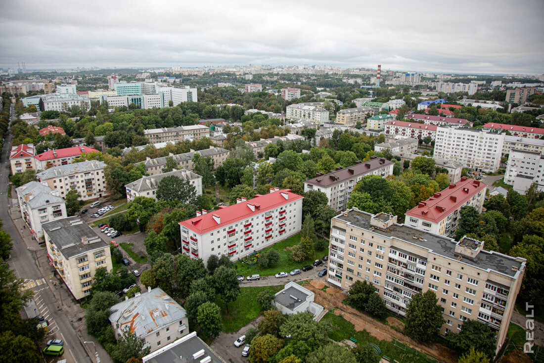 «На стройке работает более 100 человек». Посмотрели, какие виды открываются с новой высотки на Дзержинского