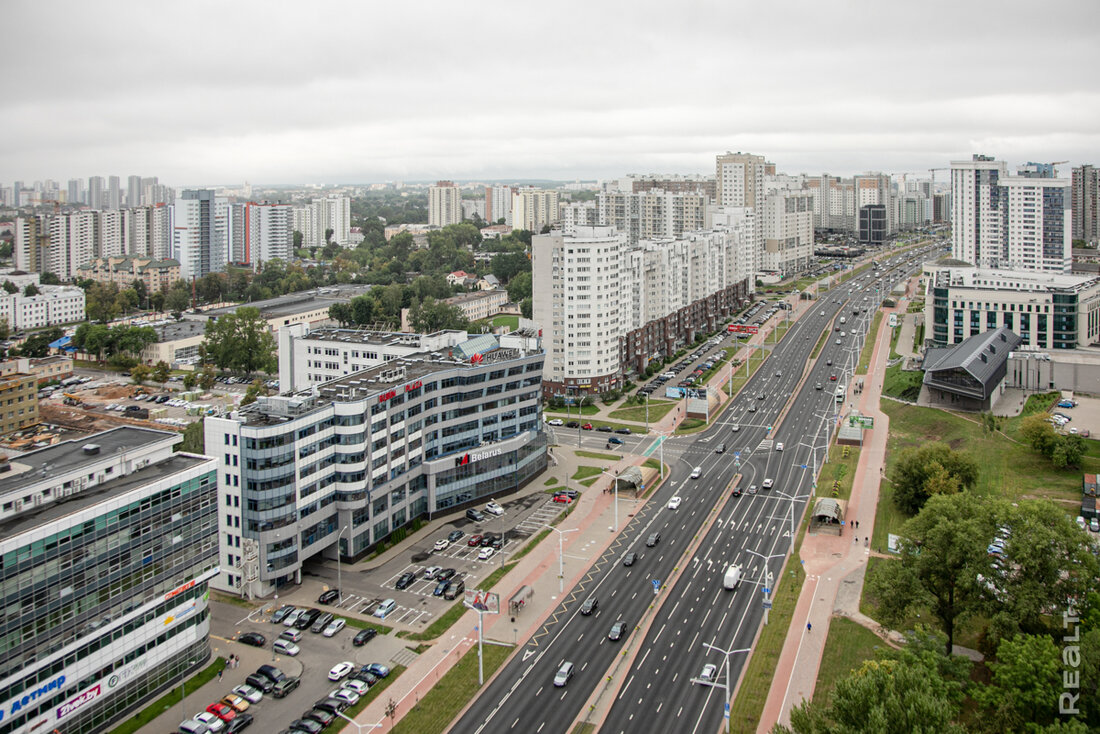 «На стройке работает более 100 человек». Посмотрели, какие виды открываются с новой высотки на Дзержинского