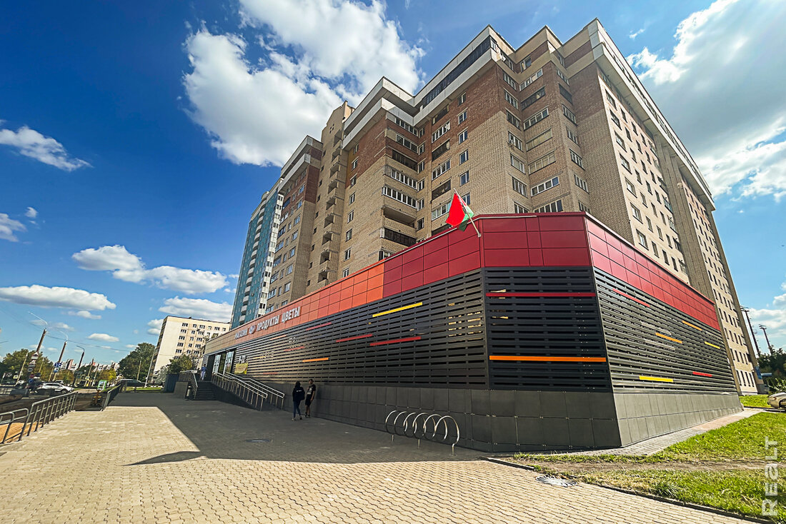 «Это что-то необычное». В Минске после ремонта открылся флагманский магазин «ДорОрс»