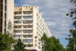 «В 90-х тут начали селиться бизнесмены». Как живется в знаменитых домах художников на Сурганова