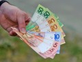 Ежемесячные и дополнительные выплаты повысят в Беларуси