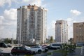 «Квартиры тут покупали айтишники из России». Как живется в высотках у бывшего Червенского рынка