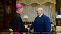 Лукашенко обсудил международную обстановку с апостольским нунцием в Беларуси