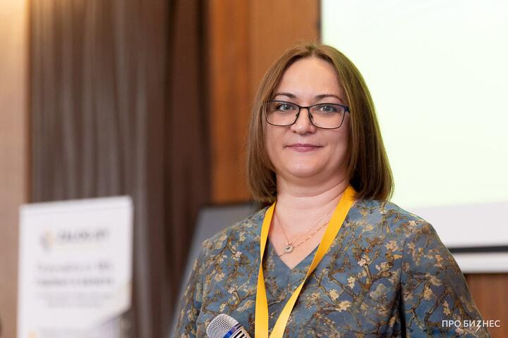 «Я могла закрывать глаза на ошибки. И это было ошибкой». Мама 4-х детей ушла из найма, чтобы учить людей публичным выступлениям