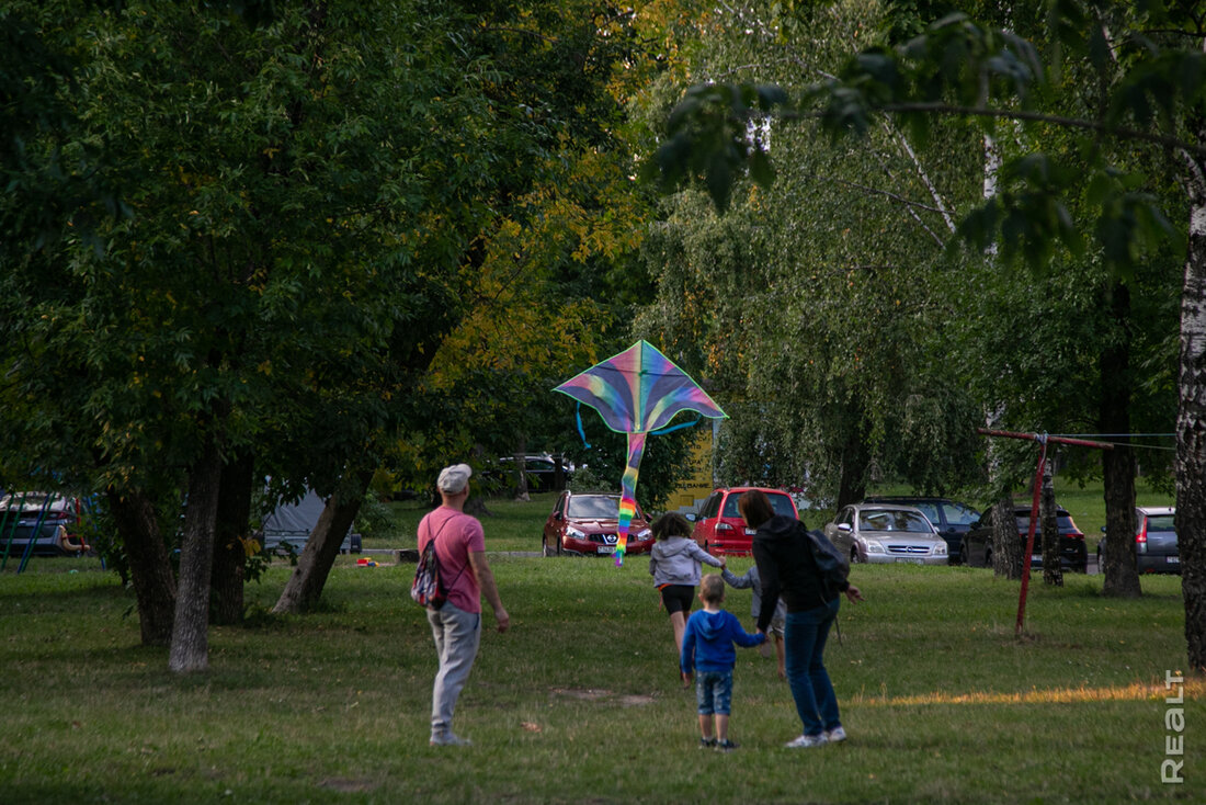 «Один из лучших районов Минска». Как живется в недорогих хрущевках у парка Дружбы Народов