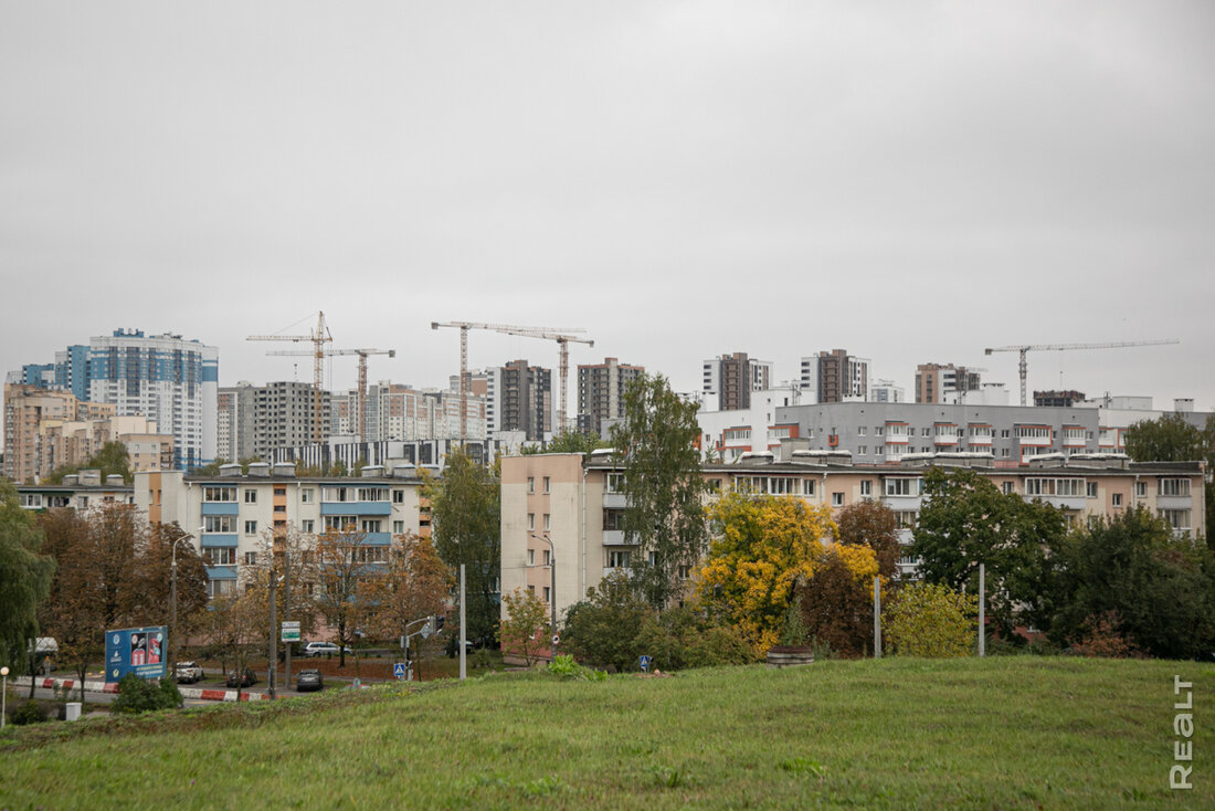 "Здесь нет шума и очень спокойно". Как живется в спрятанном в Грушевке ЖК "Гармония"