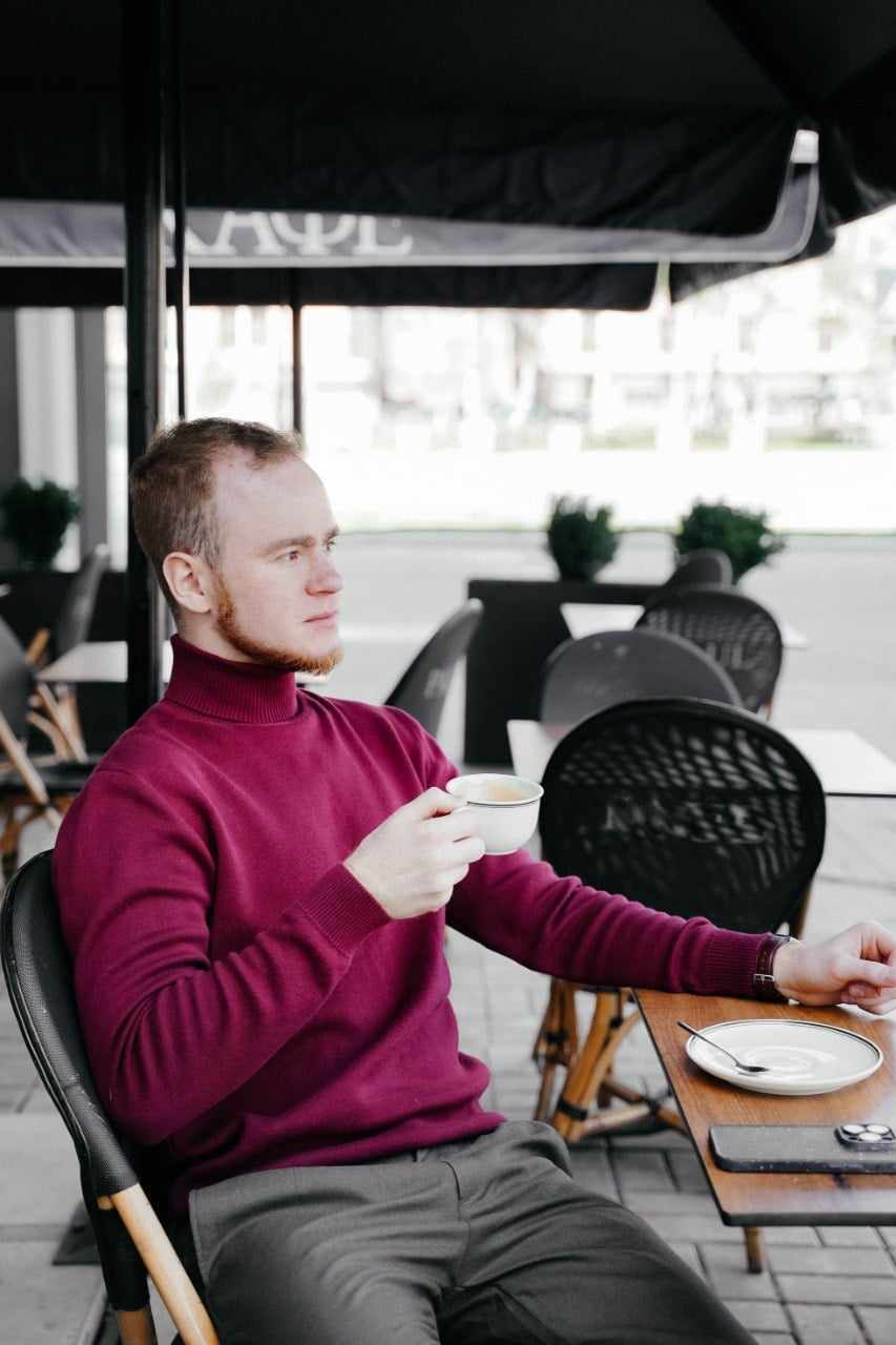 «На одном проекте заработал в 3 раза больше, чем мой оклад в найме». Молодой предприниматель запустил успешный бизнес, живет в доме своей мечты и завел личного повара