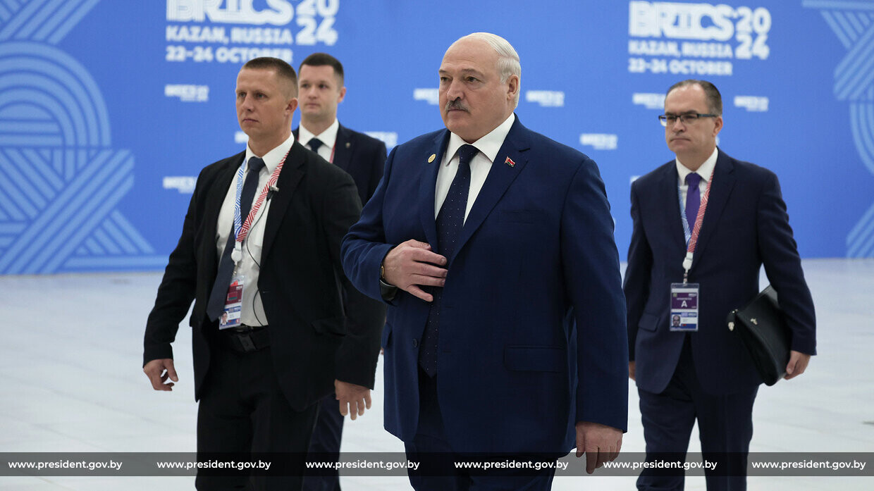 Лукашенко: Запад развернул оголтелую борьбу за понижение статуса БРИКС