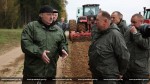 Лукашенко на малой родине оценил урожайность кукурузы и дал старт республиканской акции по восстановлению леса