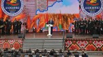 Лукашенко на «Дожинках» в Гомельской области вручил госнаграды труженикам села, а в ответ получил каравай и пояс-оберег