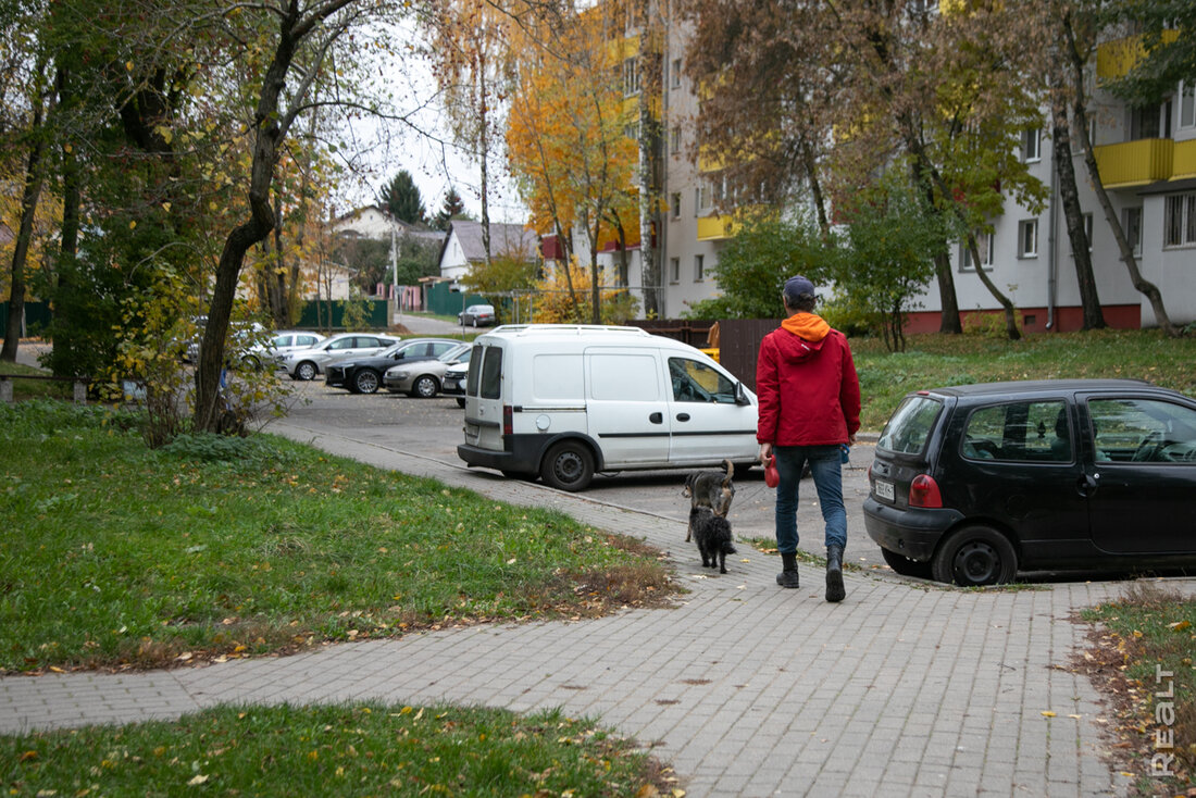 «У нас здесь перевалочная база». Как живут в пятиэтажках с дешевыми квартирами недалеко от ТРЦ Palazzo