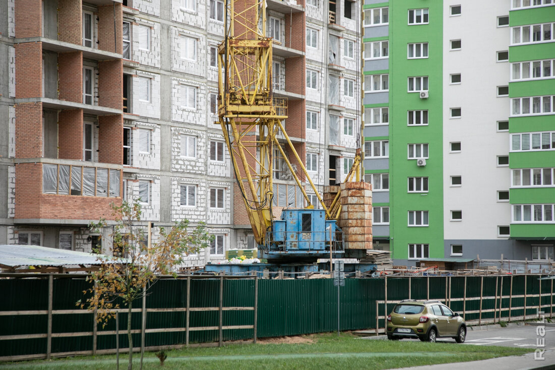 Уже утепляют фасад. Посмотрели, как строится дом, в котором были однушки по 47 тысяч долларов