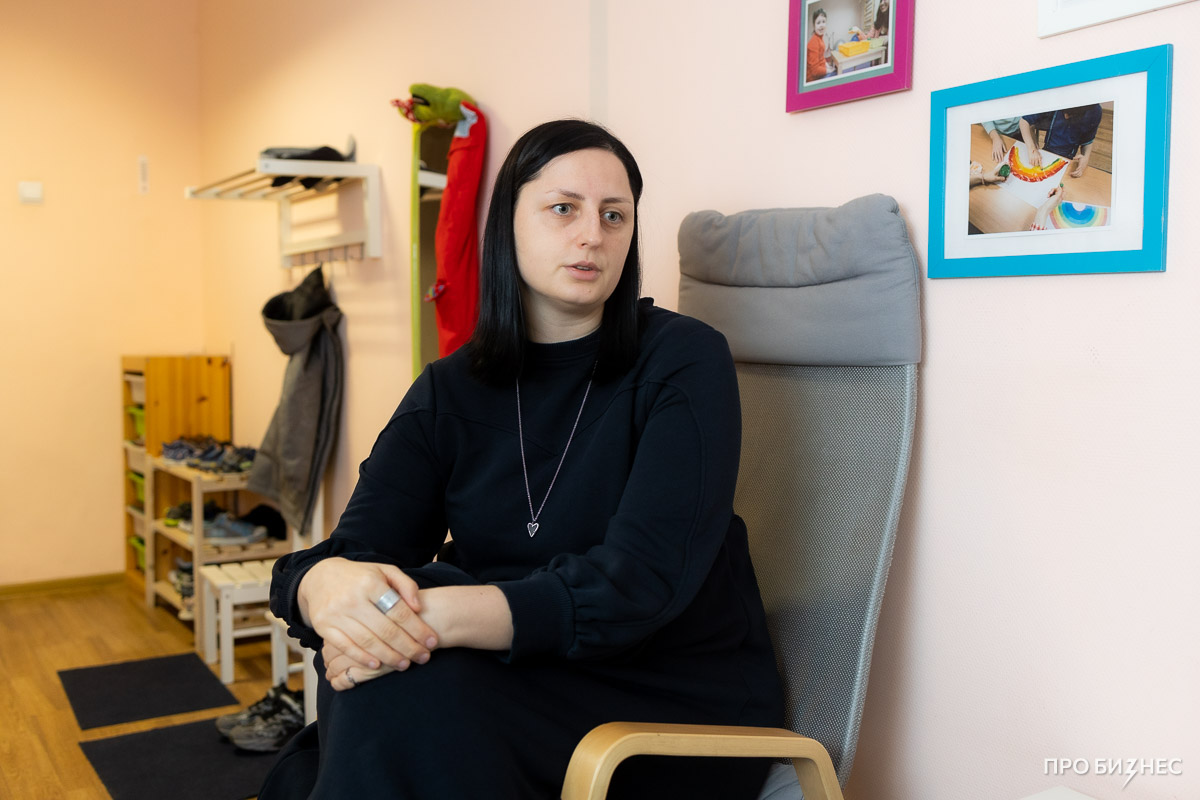 «Полтора года мы работали без зарплат». Руководитель благотворительного центра помощи аутичным детям рассказала о проблемах с финансированием