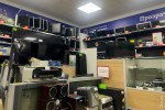 Платье за две тысячи и много техники. Что продают в магазине конфиската через год после открытия