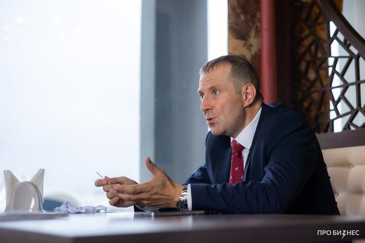 «Не нанимать суперзвезд, а выращивать своих». Кейс банка о том, как работать с молодыми специалистами