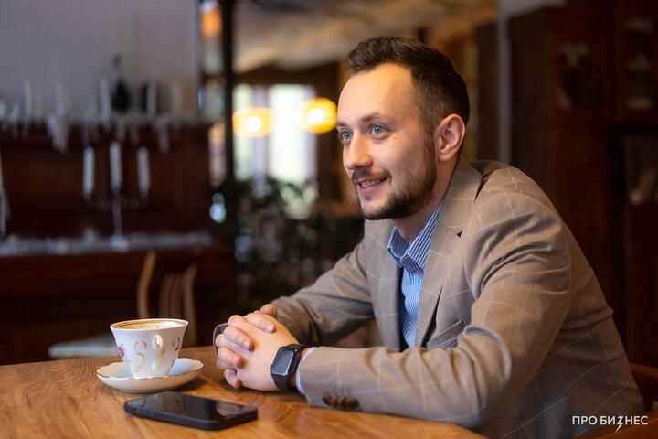 «Девчонки, смотрите: для нас заведение открыли — „Куриный клуб“». Минчанин поработал в общепите, а потом нашел инвестора и запустил ресторан с необычной концепцией и названием