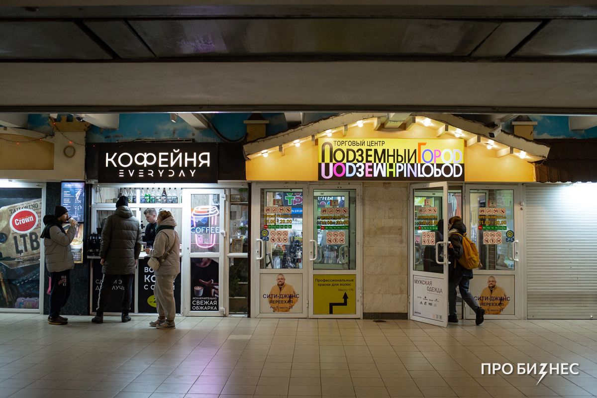 «Не скажу, что бедствуем, но похвастаться стабильно хорошими продажами тоже не смогу». Как живет «Подземный город», один из самых старых минских ТЦ
