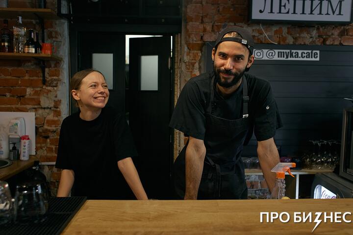 «Мы расширились до 17 домов и ресторана». Семейная пара полюбила отдых на Нарочи и построила там крупный загородный комплекс