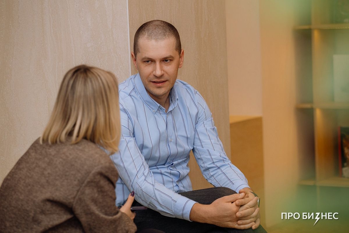 «Партнер перевел $ 400 тысяч предоплаты, просто пообщавшись со мной в Zoom». Как белорус научился продавать роботов на Ближнем Востоке