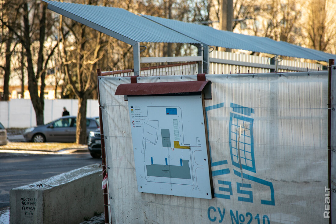 «Квартиры поступят на аукцион». Посмотрели, что строят на месте снесенных малоэтажек в районе Комаровки
