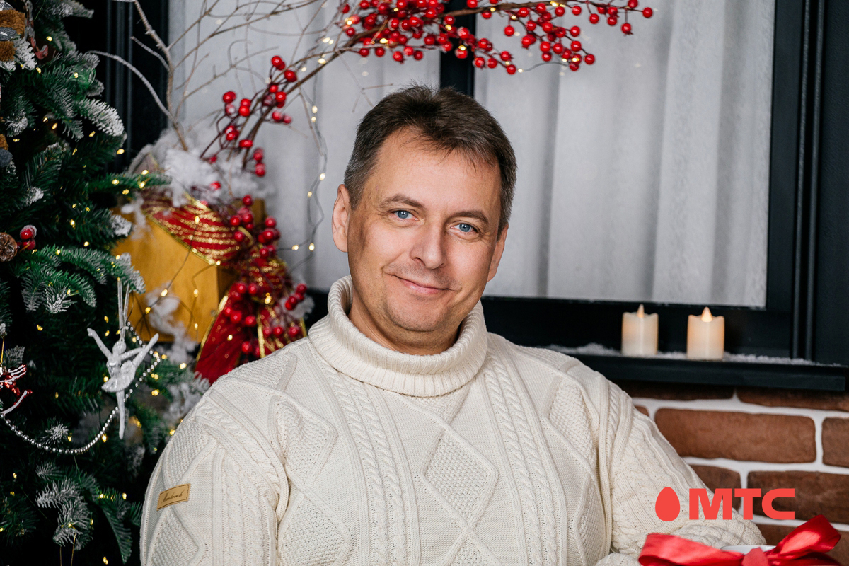 Сжег салютом новую куртку, выследила Деда Мороза, ложусь спать до боя курантов… Устроили предновогоднюю ностальгию вместе с топ-менеджерами и руководителями направлений МТС