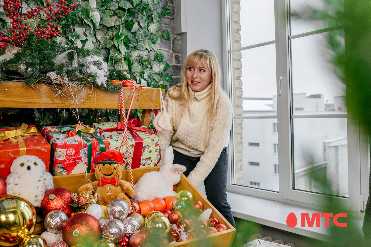 Сжег салютом новую куртку, выследила Деда Мороза, ложусь спать до боя курантов… Устроили предновогоднюю ностальгию вместе с топ-менеджерами и руководителями направлений МТС
