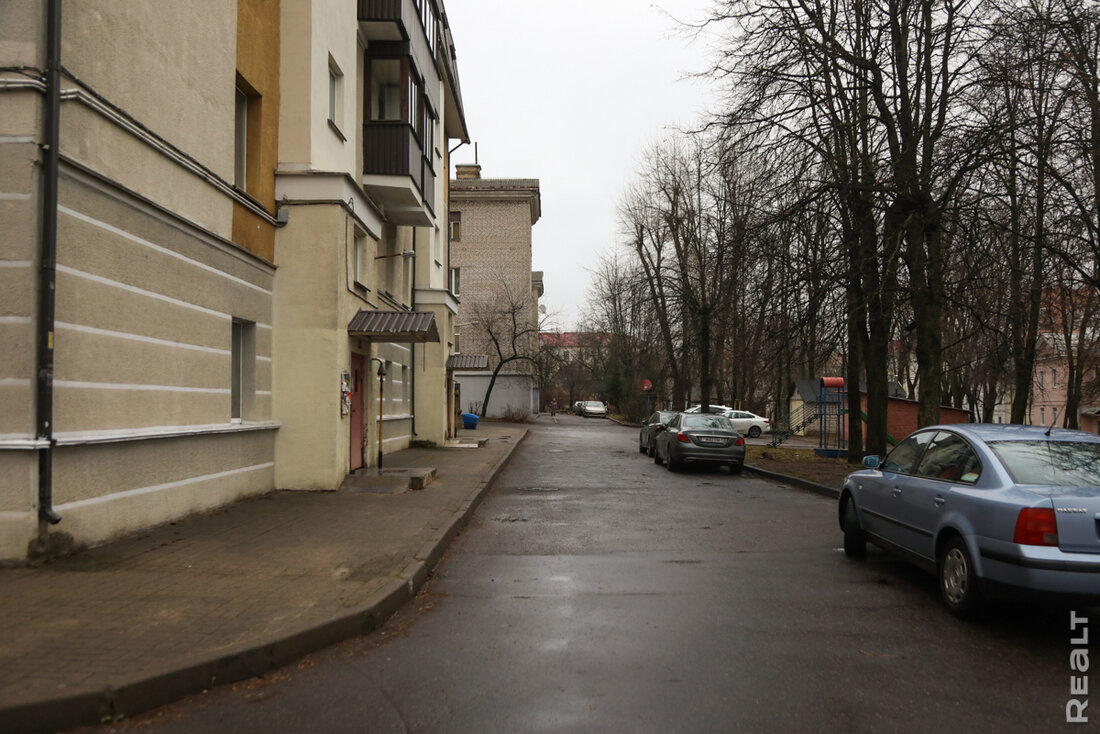 «Этот район — островок спокойствия». Как живется на улице Кузьмы Чорного за проспектом