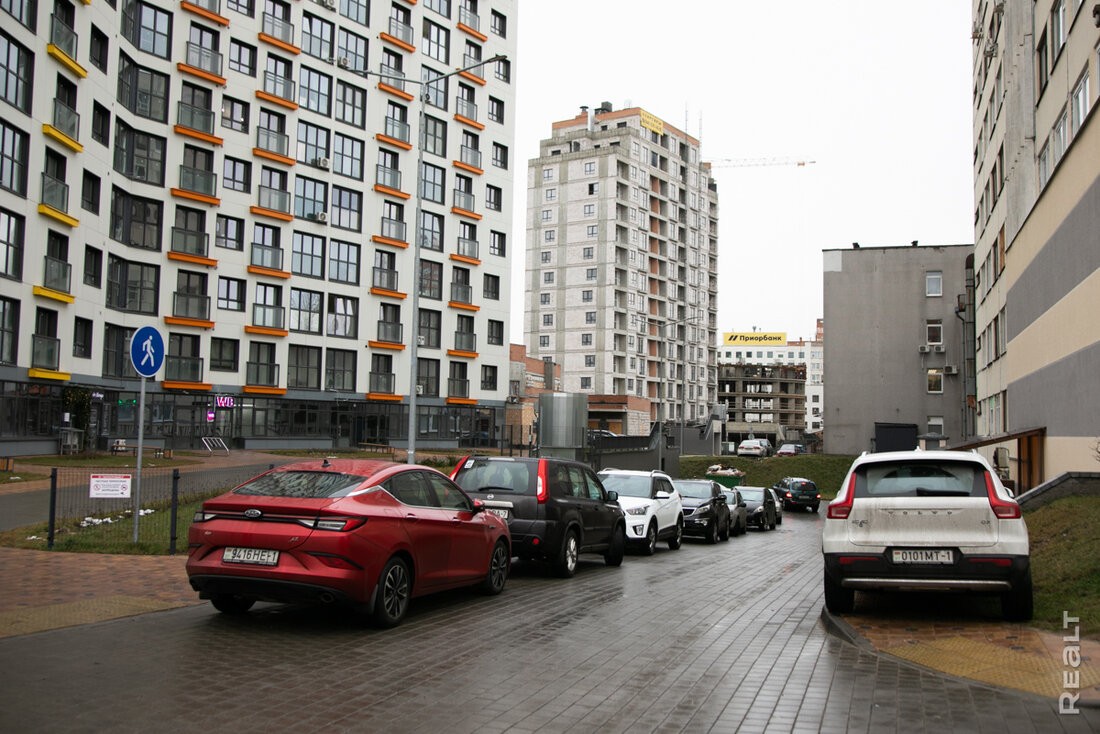 Как там поживает ЖК на месте снесенного фарфорового завода? Кстати, в нем еще остались квартиры